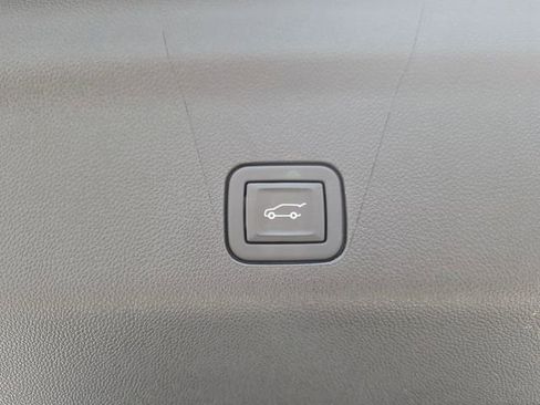 Used 2022 Chevrolet Suburban High Country AWD/4WD image 13