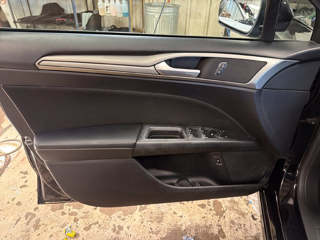 Used 2019 Ford Fusion SE FWD image 15
