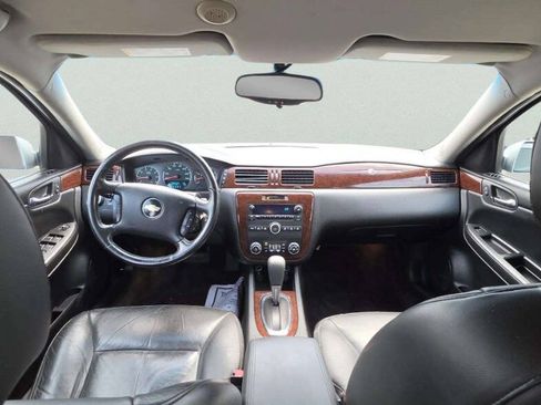 Used 2010 Chevrolet Impala LT w/ Luxury Edition Package FWD image 8