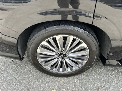 Certified 2025 INFINITI QX80 Sensory image 12