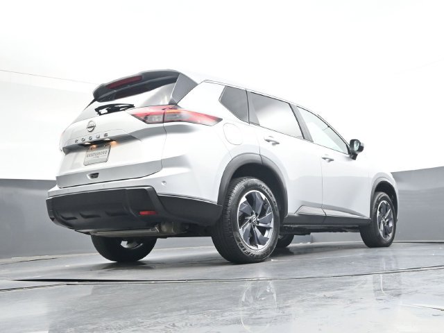 Used 2025 Nissan Rogue SV FWD image 32