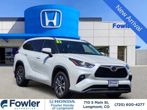 Used 2021 Toyota Highlander XLE AWD/4WD image 1