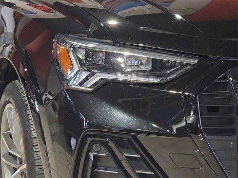 Used 2023 Audi Q3 2.0T Premium w/ Black Optic Sport Package image 10