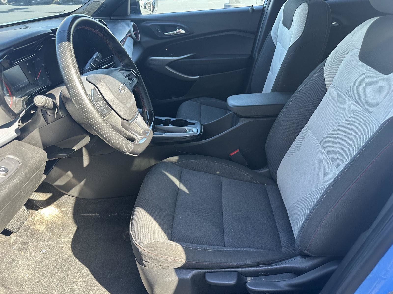 Used 2024 Chevrolet Trax RS w/ Driver Confidence Package FWD image 17