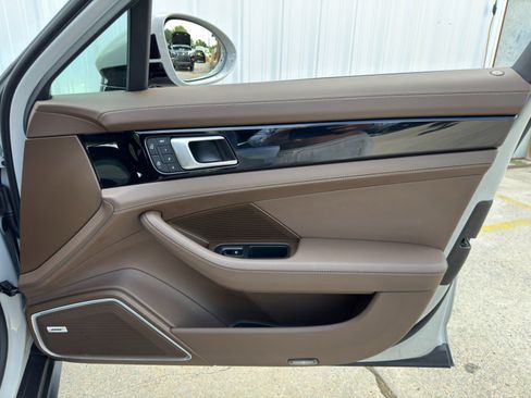 Used 2023 Porsche Panamera 4S image 48