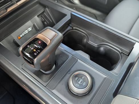 Used 2025 GMC Hummer EV 2X w/ LPO, Sport Package AWD/4WD image 18