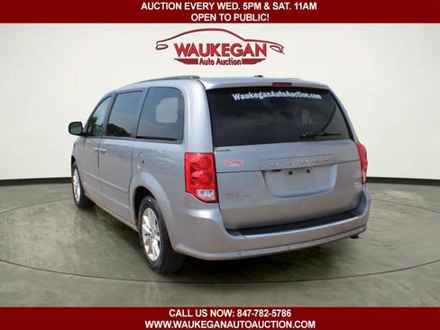Used 2013 Dodge Grand Caravan SXT w/ Rear Park Assist Pkg FWD image 4