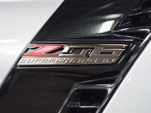 Used 2015 Chevrolet Corvette Z06 w/ 3LZ Preferred Equipment Group image 21