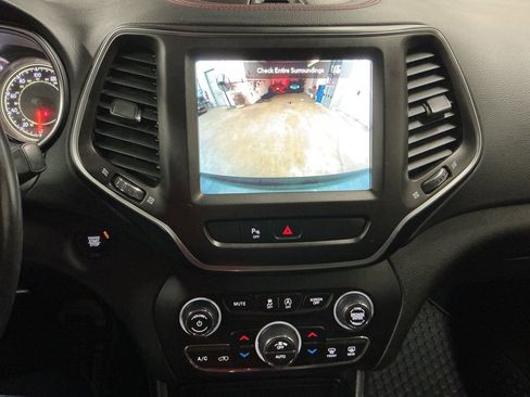 Used 2021 Jeep Cherokee Trailhawk w/ Sun & Sound Group image 19