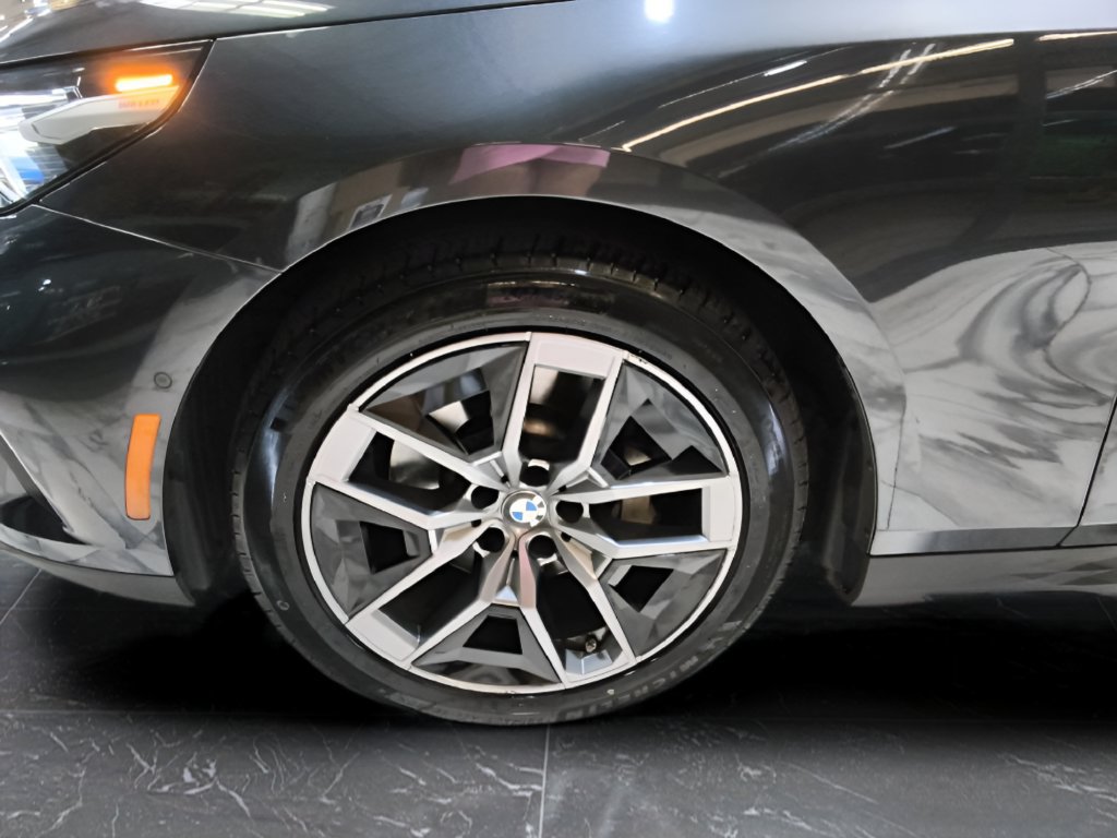 Used 2026 BMW 530i xDrive AWD/4WD image 32