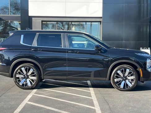 New 2026 Mitsubishi Outlander SE image 4