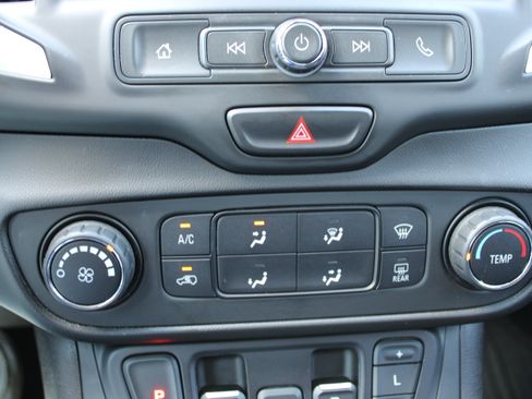 Used 2021 GMC Terrain SLE w/ Elevation Edition FWD image 21