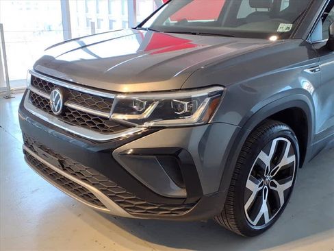 Certified 2022 Volkswagen Taos SEL image 7