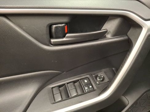 Used 2019 Toyota RAV4 LE w/ All Weather Liner Package AWD/4WD image 15
