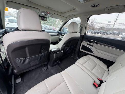 Used 2023 Kia Telluride EX image 16
