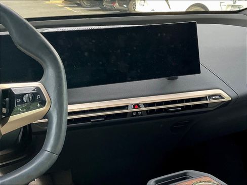 Used 2023 BMW iX xDrive50 w/ Premium Package image 8