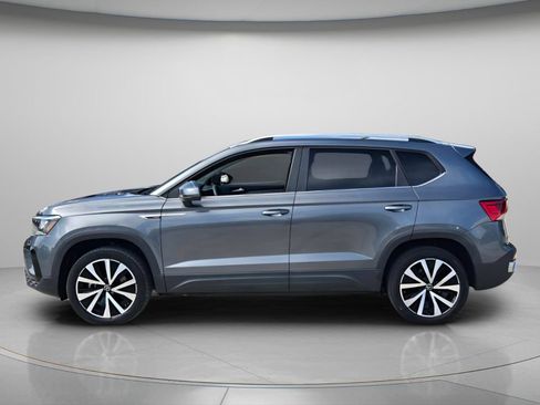 Certified 2023 Volkswagen Taos SE FWD image 3