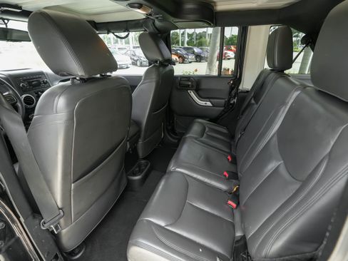 Used 2016 Jeep Wrangler Unlimited Sahara image 16