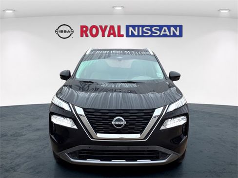 Used 2023 Nissan Rogue SL w/ SL Premium Package image 2