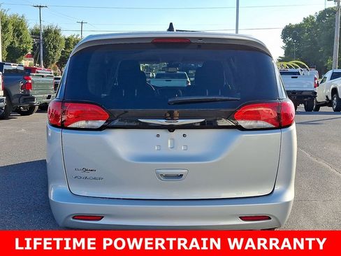 Used 2024 Chrysler Voyager LX image 6