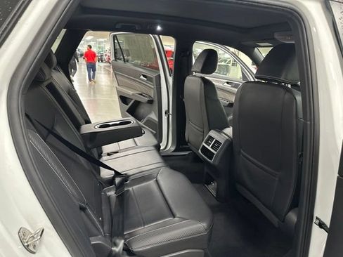 Used 2023 Volkswagen Atlas Cross Sport SE w/ Panoramic Sunroof Package AWD/4WD image 23