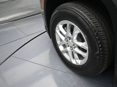 Used 2023 Chevrolet Traverse LS w/ Safety Package image 33