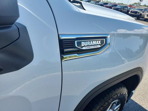 Used 2025 GMC Sierra 1500 SLT w/ SLT Premium Plus Package AWD/4WD image 9