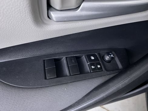 Used 2021 Toyota Corolla LE FWD image 11