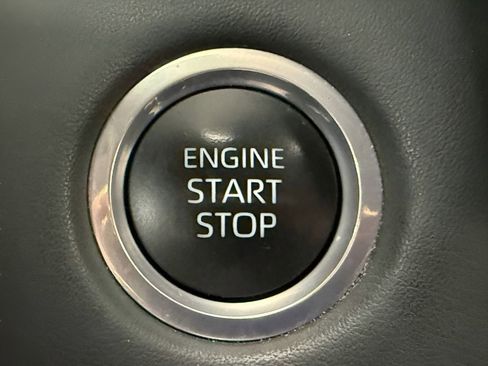 Used 2024 Toyota Highlander LE FWD image 24