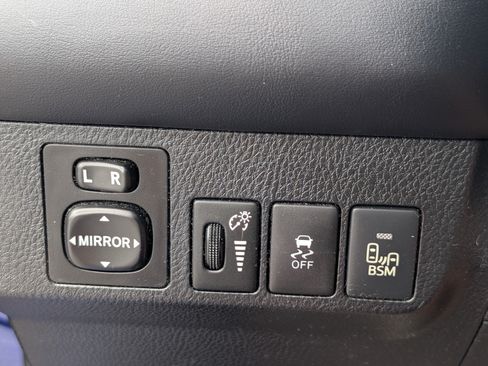 Used 2014 Toyota RAV4 Limited w/ Technology Package AWD/4WD image 22