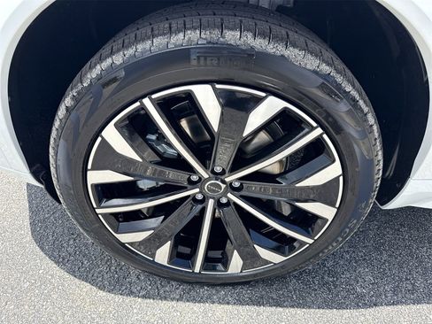 New 2026 Volvo XC90 B6 Core w/ Protection Package image 9