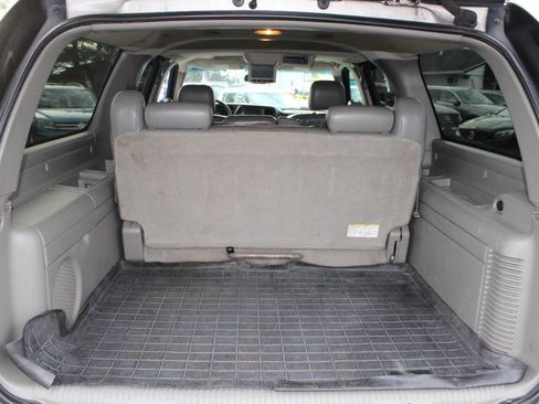 Used 2005 Chevrolet Suburban Z71 w/ Preferred Equipment Group image 28