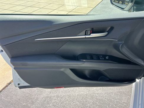 Used 2025 Toyota Camry LE image 3