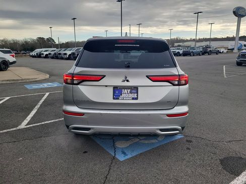 Used 2024 Mitsubishi Outlander AWD image 4