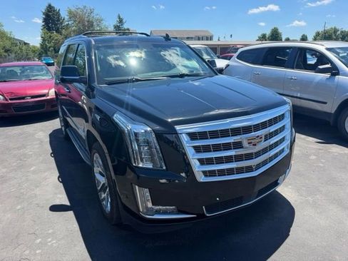 Used 2017 Cadillac Escalade Premium Luxury AWD/4WD image 2