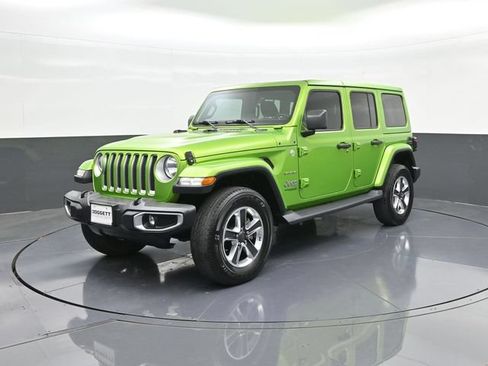 Used 2019 Jeep Wrangler Unlimited Sahara AWD/4WD image 34