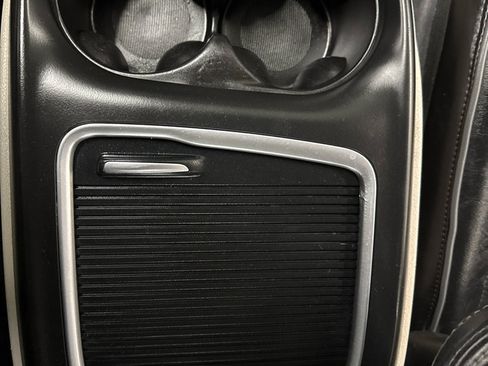 Used 2018 Chrysler Pacifica Limited image 26