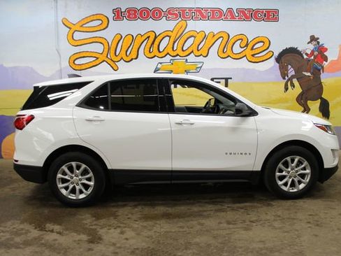 Used 2019 Chevrolet Equinox LS w/ LS Convenience Package FWD image 1