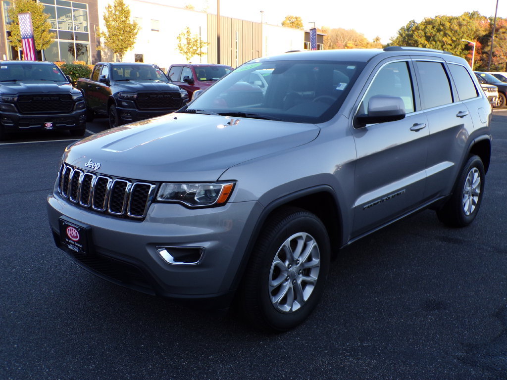 Used 2021 Jeep Grand Cherokee Laredo X AWD/4WD image 3