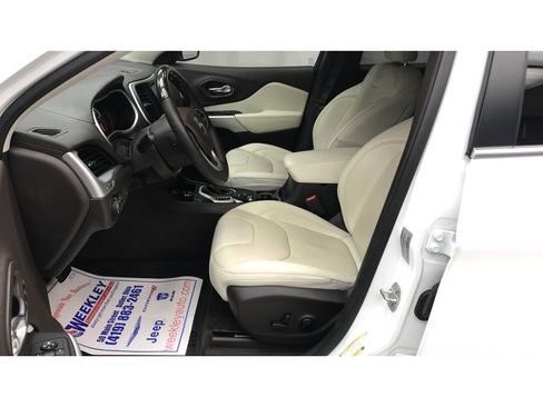 Used 2018 Jeep Cherokee Overland w/ Technology Group AWD/4WD image 9
