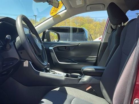 Used 2019 Toyota RAV4 LE w/ Carpet Mat Package AWD/4WD image 10