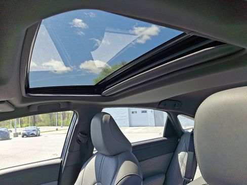 Certified 2022 Toyota Avalon Limited image 14