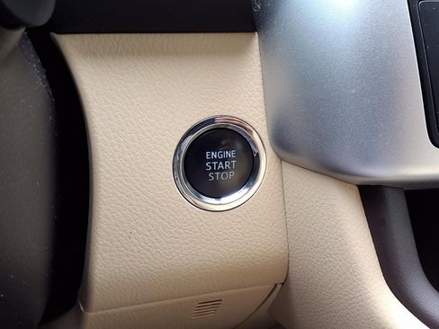 Used 2018 Toyota Highlander Limited Platinum FWD image 11