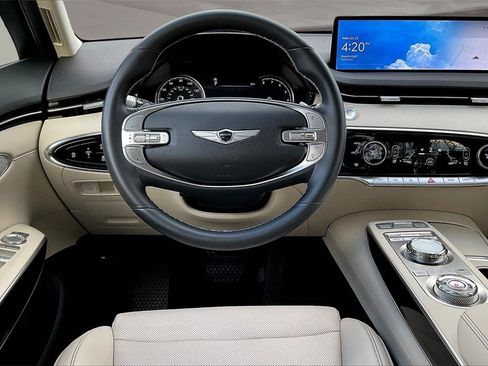 Used 2025 Genesis GV70 2.5T image 8