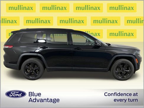 Used 2023 Jeep Grand Cherokee L Limited w/ Black Appearance Package image 2