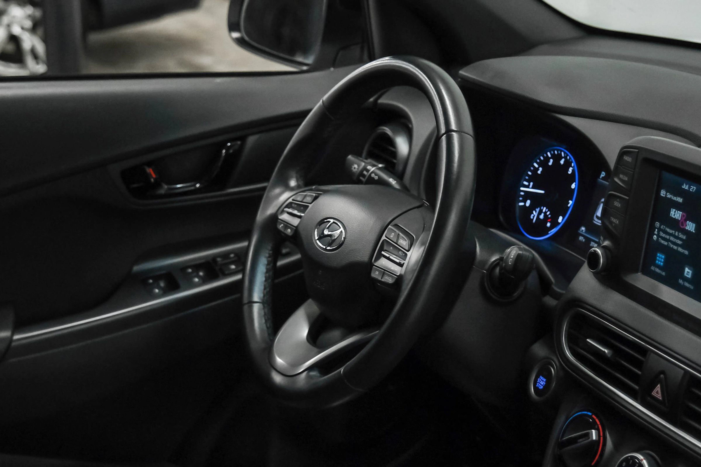 Used 2021 Hyundai Kona Night FWD image 12
