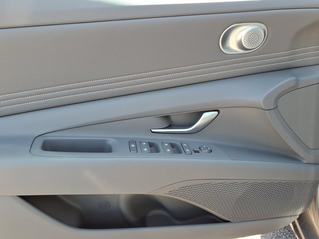 Certified 2026 Hyundai Elantra SEL Sport FWD image 13