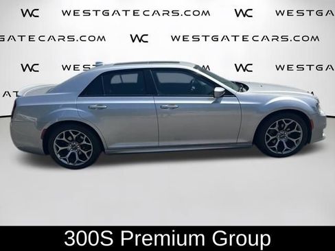 Used 2018 Chrysler 300 S w/ 300S Premium Group RWD image 7