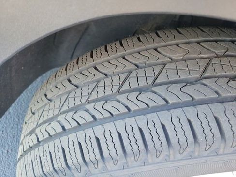 Used 2024 GMC Terrain SLE image 32