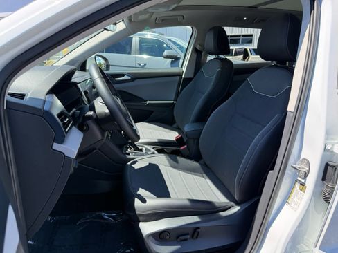Used 2023 Volkswagen Taos SE w/ Panoramic Sunroof Package AWD/4WD image 18